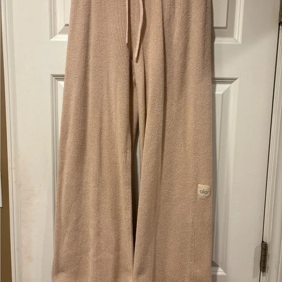 Alo sweater cream pants - Picture 5 of 8